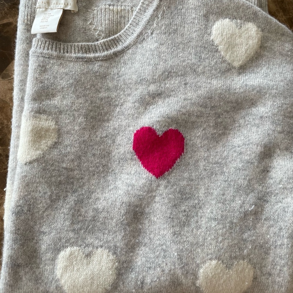 Cashmere sweater 💗🤍